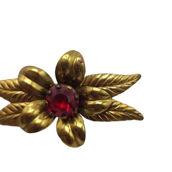 Red Rhinestone Gold Tone Brass Flower 1930/40s Vintage Brooch C Clasp - Picture 3 of 4